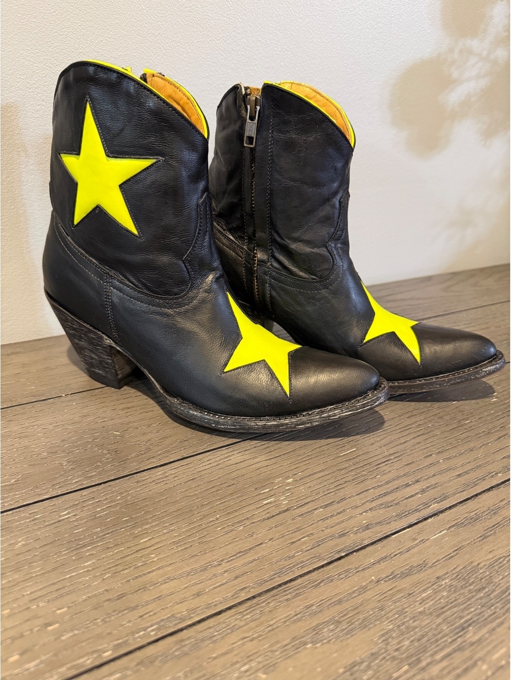 Old Gringo Black Leather Ankle Boots with Yellow Star Women’s size 7